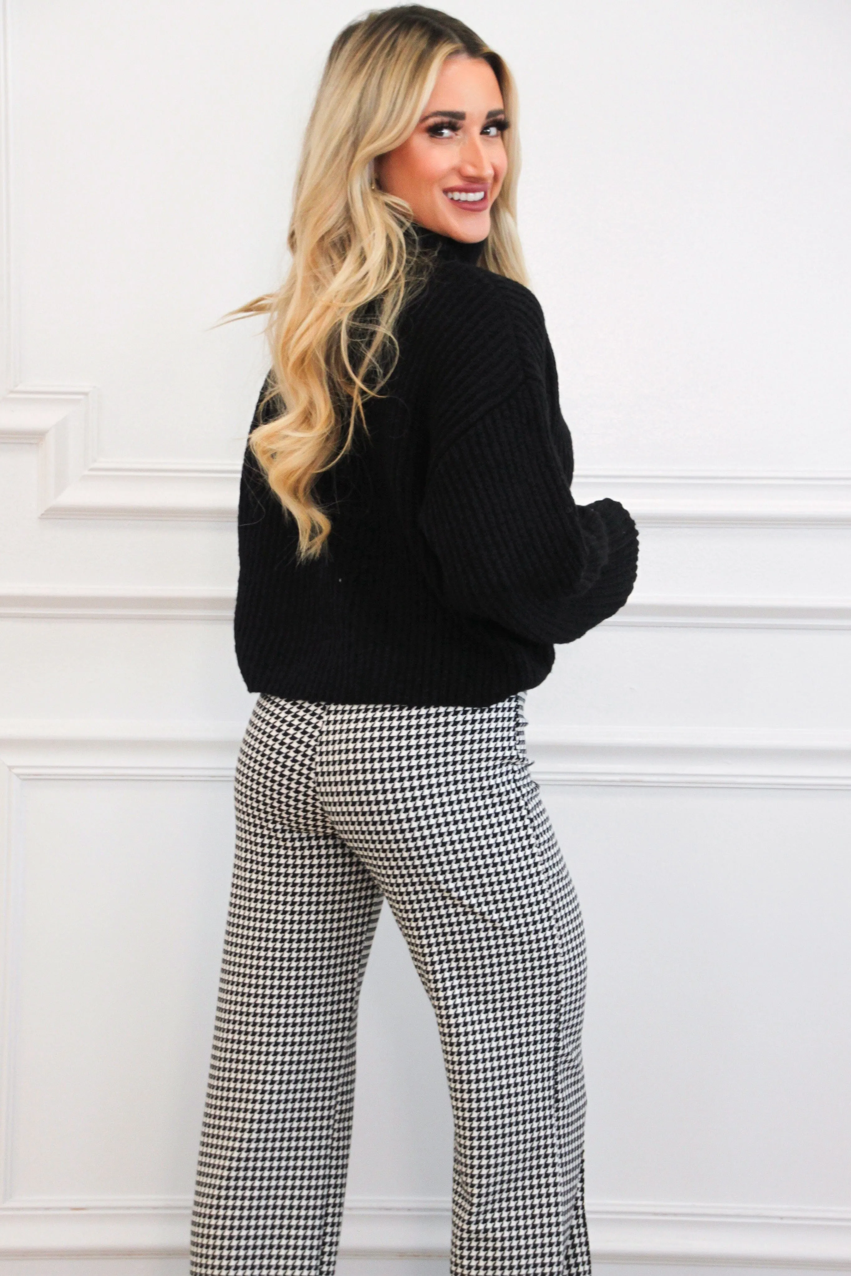 Chic Focus Turtleneck Sweater: Black